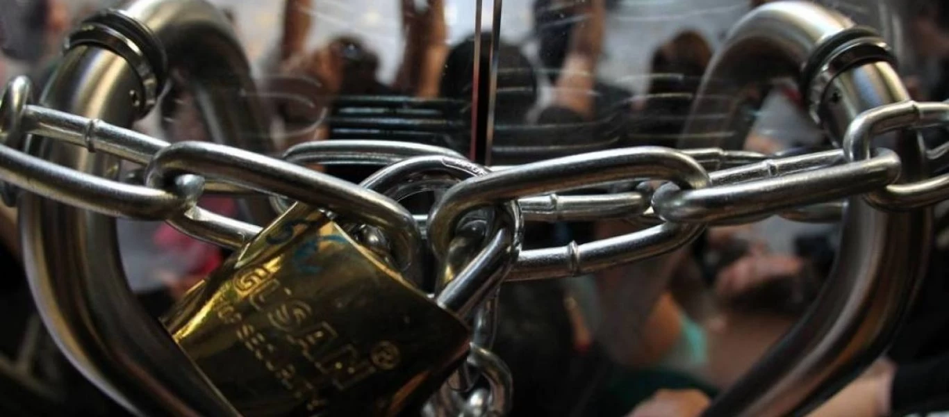 Η απόλυτη διάλυση της οικονομίας από τα lockdowns: 2 εκατ. εκτός εργασίας - Μπαίνουν «λουκέτα» στις μισές επιχειρήσεις